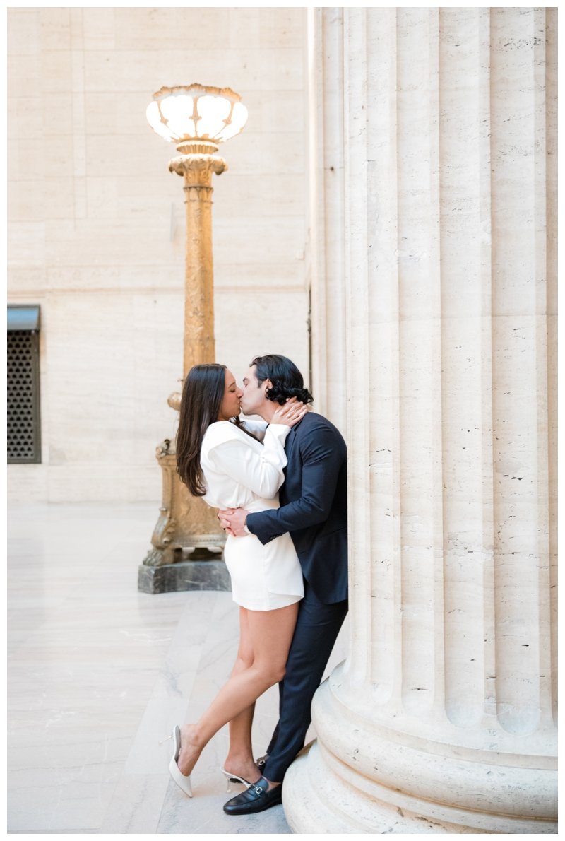 union-station-chicago-engagement-pictures