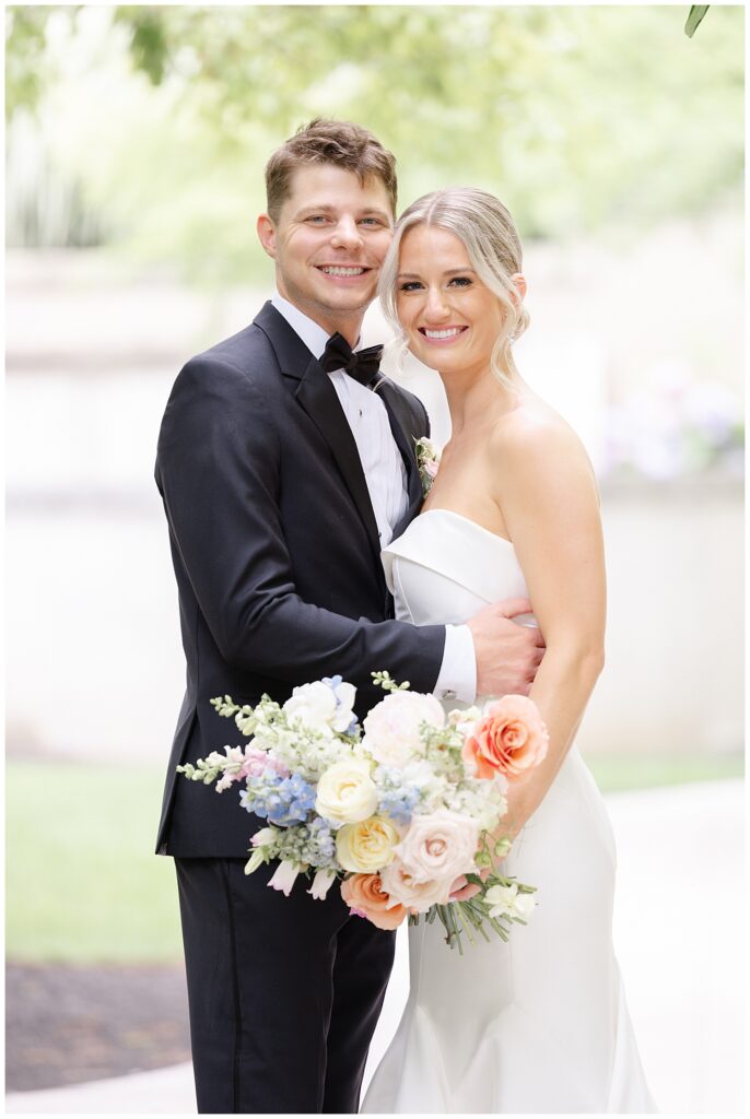 Ohio Statehouse bride and groom photo