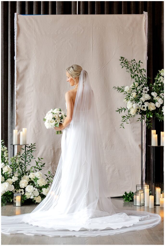classic-timeless-columbus-ohio-wedding-photo-at-highline-car-house