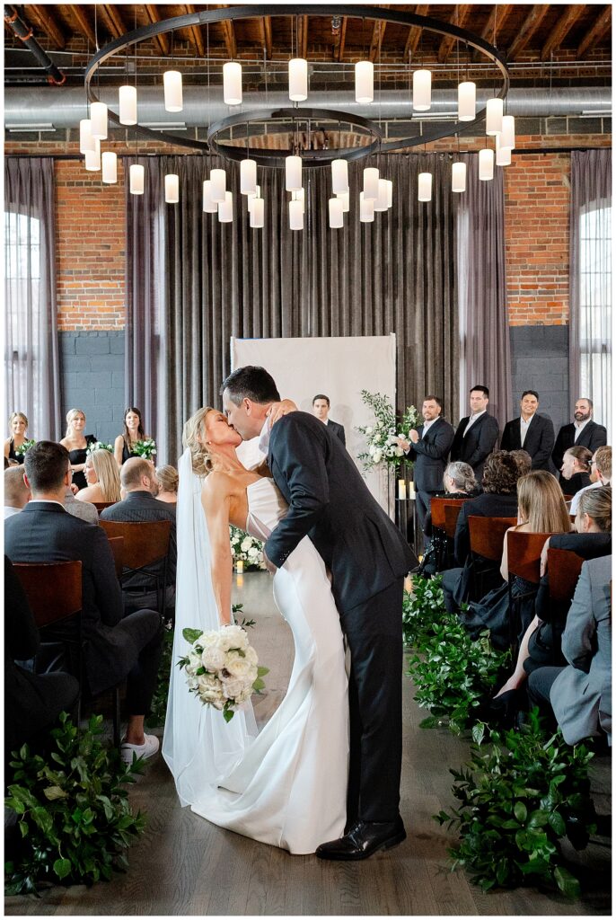 wedding-ceremony-columbus-ohio-highline-car-house-picture